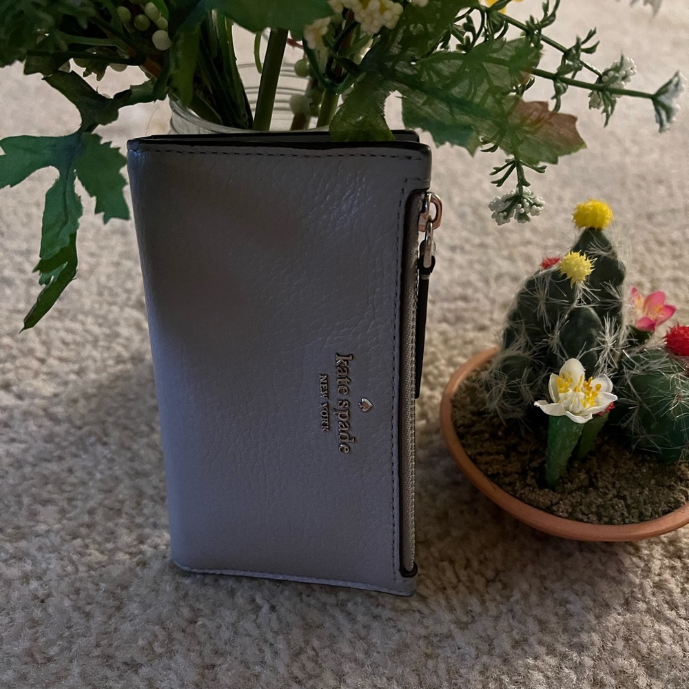 KATE SPADE BIFOLD WALLET